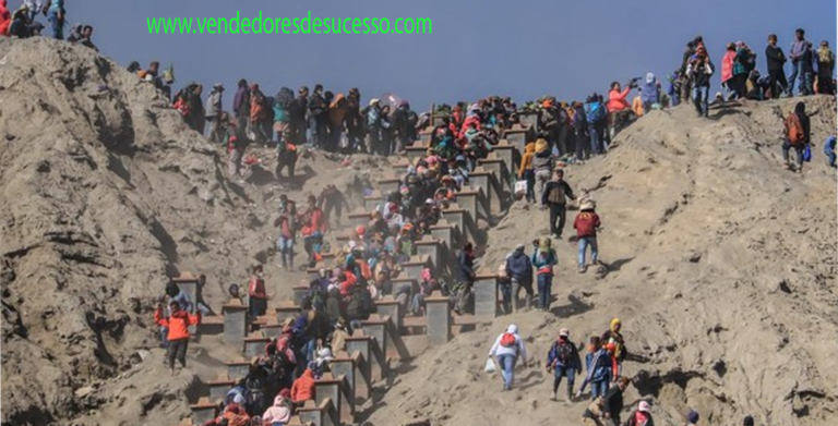 Suku Tengger Kehidupan di Tengah Keindahan Gunung Bromo